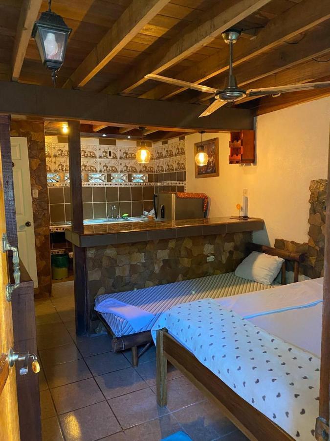 Hostal Cecilia Puerto Viejo de Talamanca Екстер'єр фото