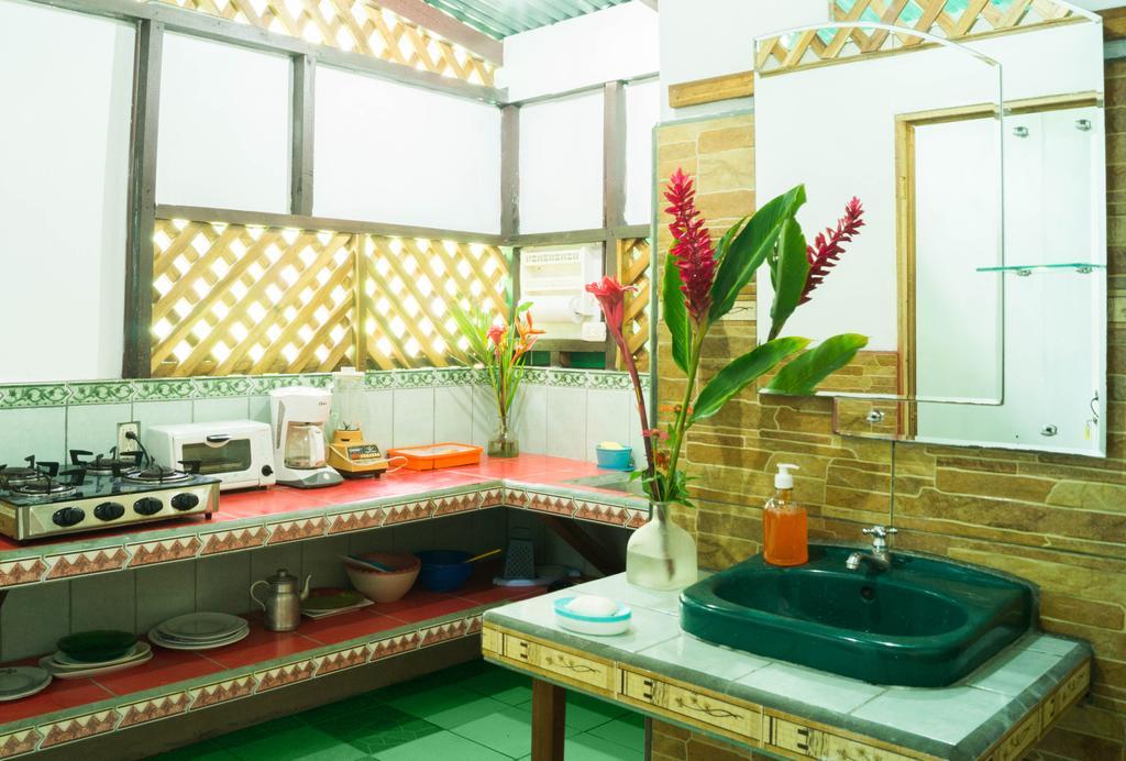 Hostal Cecilia Puerto Viejo de Talamanca Екстер'єр фото