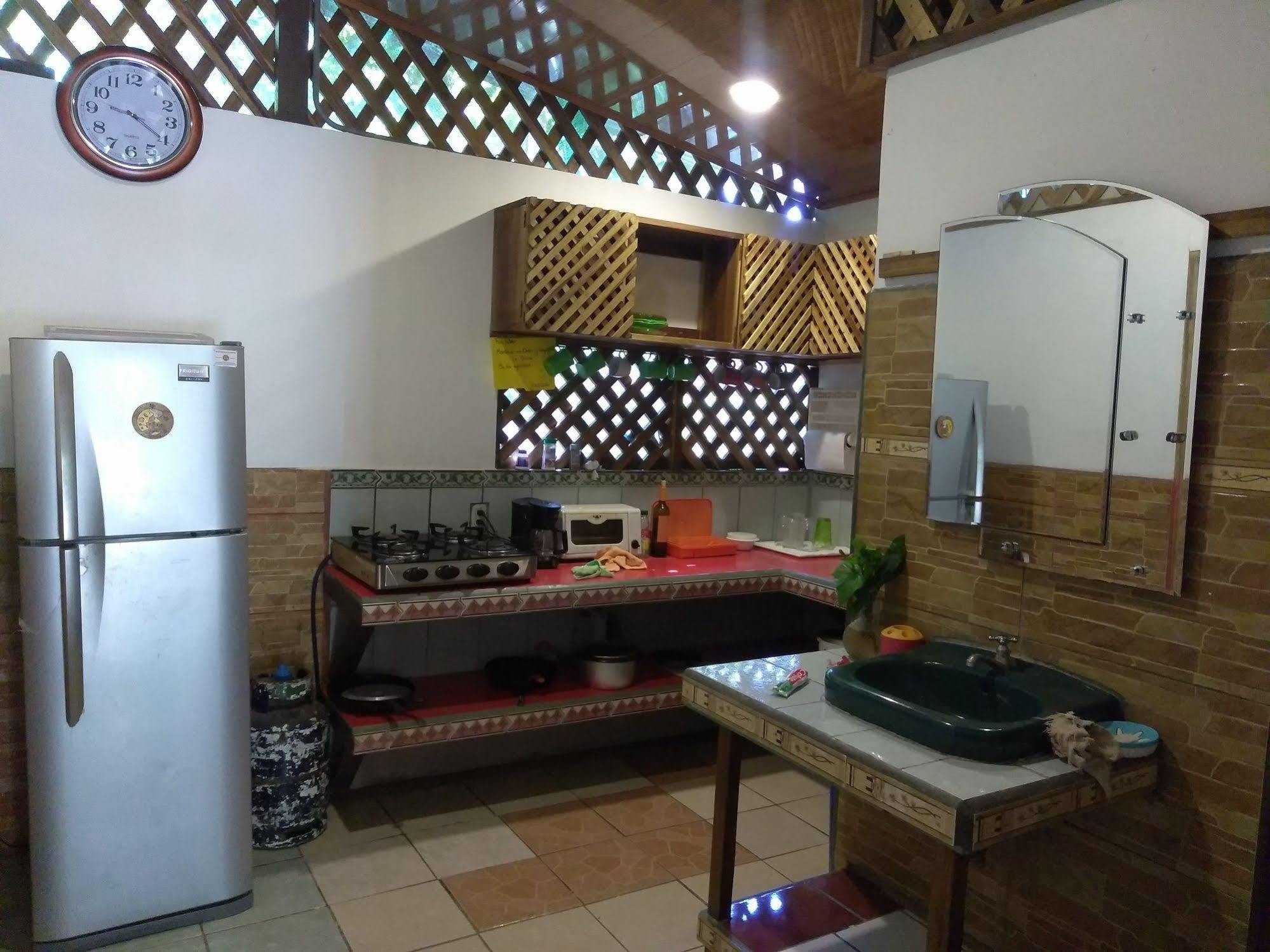 Hostal Cecilia Puerto Viejo de Talamanca Екстер'єр фото