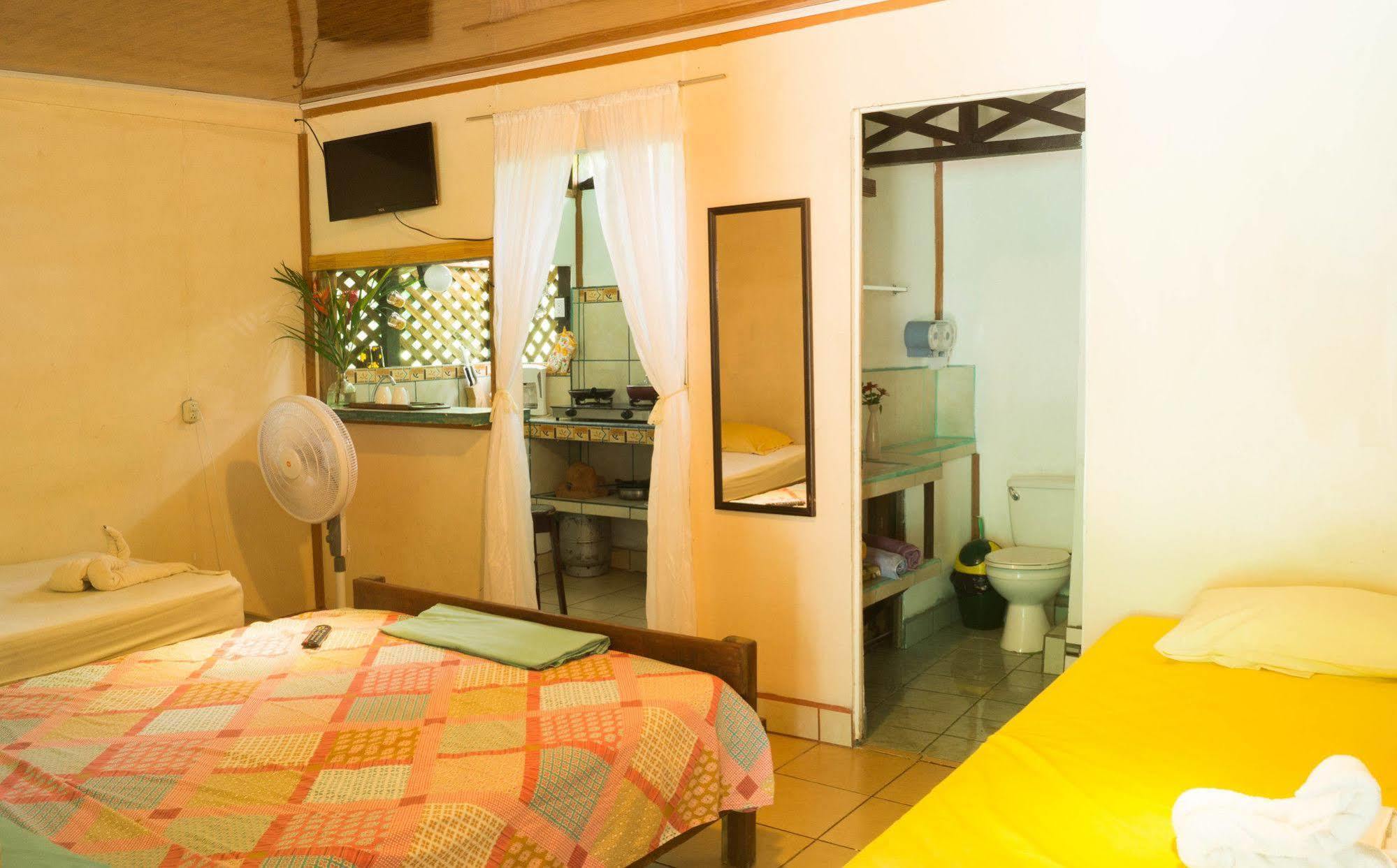 Hostal Cecilia Puerto Viejo de Talamanca Екстер'єр фото